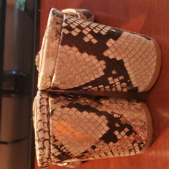Steve madden womans sandals Size 9.5m silver and gold snakeprint.3.5 block heels - Picture 3 of 5